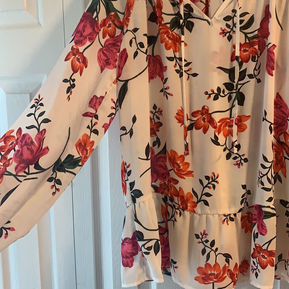 Womens Ruffle Hem Blouse - Picture 2 of 3